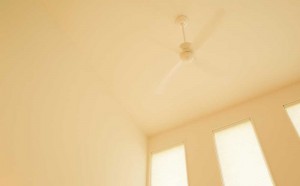 吹き抜け窓の難点は結露によるカビ。北側の吹き抜けは止めたほうよい?