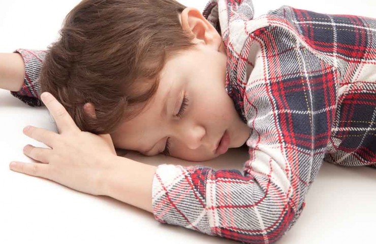 就寝22時以降の3歳児は29%!どうする?共働き家族の寝かしつけ方針