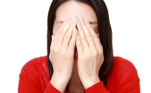 AOセプトクリアケアは目にしみるのは本当だった!間違い防止のための工夫を紹介